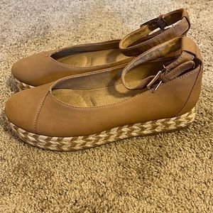 Naturalizer leather shoes with ankle strap and jute balance